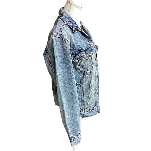 NWT Levi’s Classic Denim Jacket. B13 - Picture 5 of 12